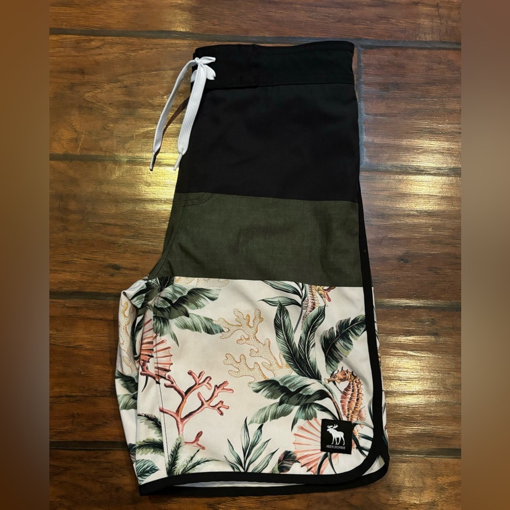 Boys Abercrombie & Fitch Board  Shorts - 13/14